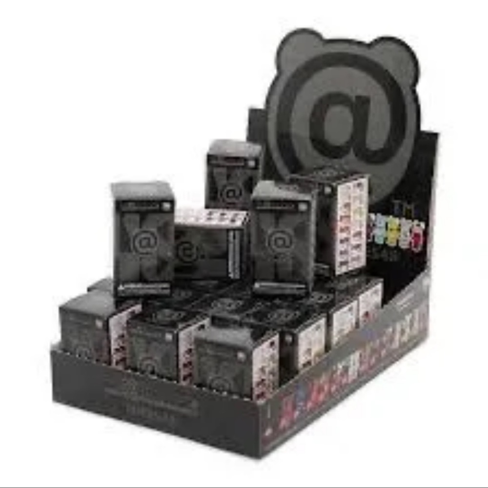 (1) Mystery BearBrick // BearBrick 100% Series 48